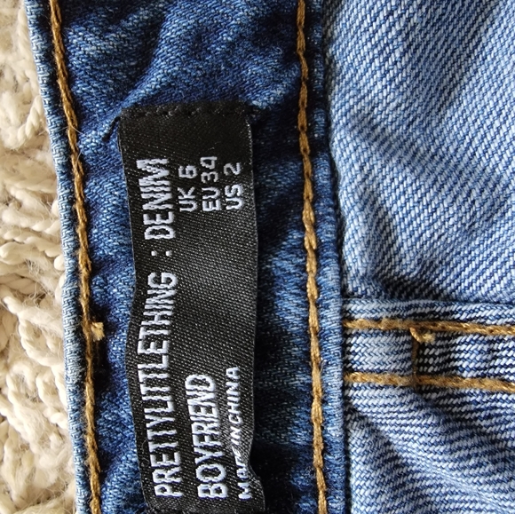 Brand new! Prettylittlething high waisted baggy jeans - Picture 2 of 2